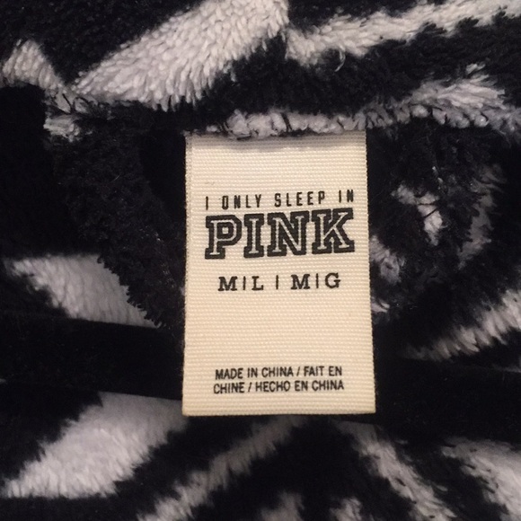 PINK Alpine Fleece Short Robe - Picture 6 of 7